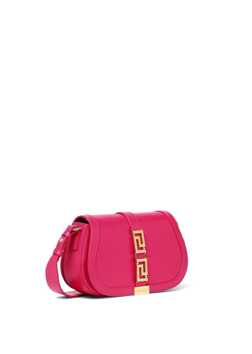 Greca Goddess艷粉紅色肩背包(中)。NT$94,000（VERSACE提供）