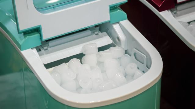 How To Clean Your Ice Cube Tray, An Oddly Dirty Spot In Your