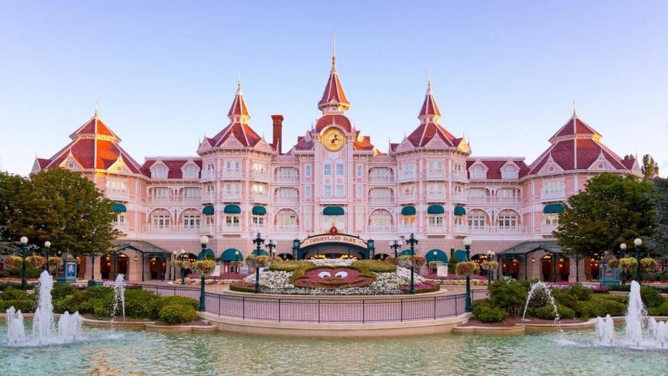 PHOTO: Disneyland Paris reopened the doors of its landmark hotel, Jan. 25, 2024, following a complete re-imagination for the lobby, guest rooms, suites and more. (Sylvain Beche/Disneyland Paris)