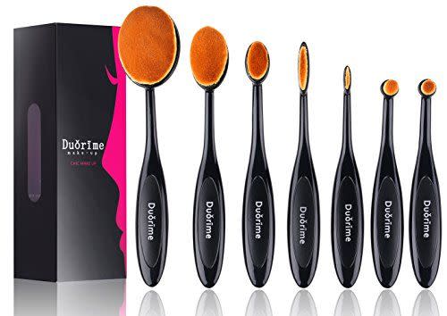 3) Oval Makeup Brush Set