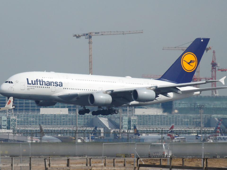 FILE PHOTO: A Lufthansa Airbus A380-800 aircraft lands at Frankfurt Airport in Frankfurt, Germany April 29, 2019.     REUTERS/Ralph Orlowski/File Photo 