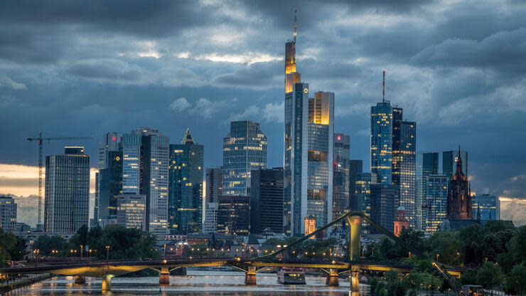 In Deutschland gibt es weiterhin zu viele Banken. Foto: dpa