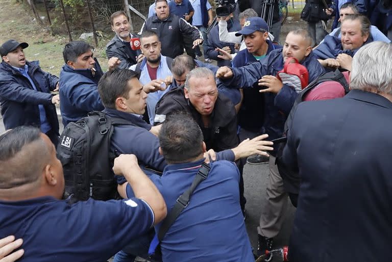 Sergio Berni fue agredido durante la protesta de colectiveros