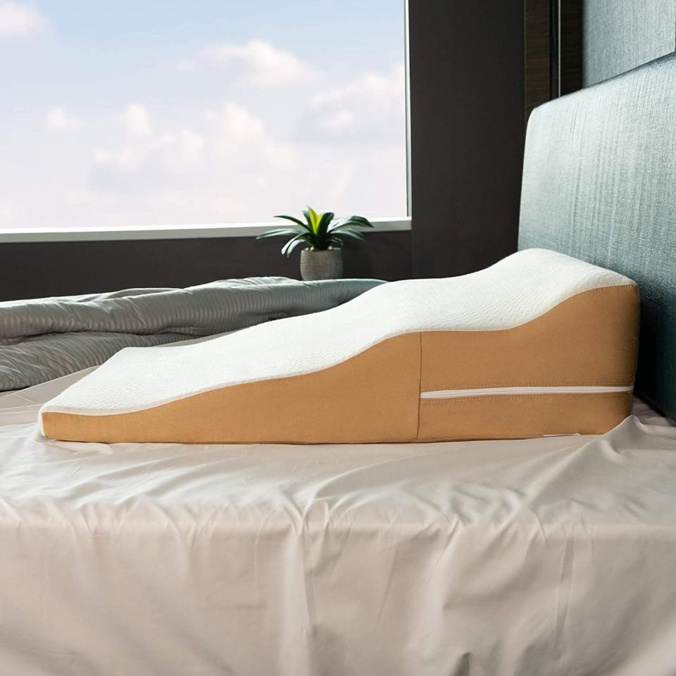 5) Contoured Bed Wedge Support Pillow