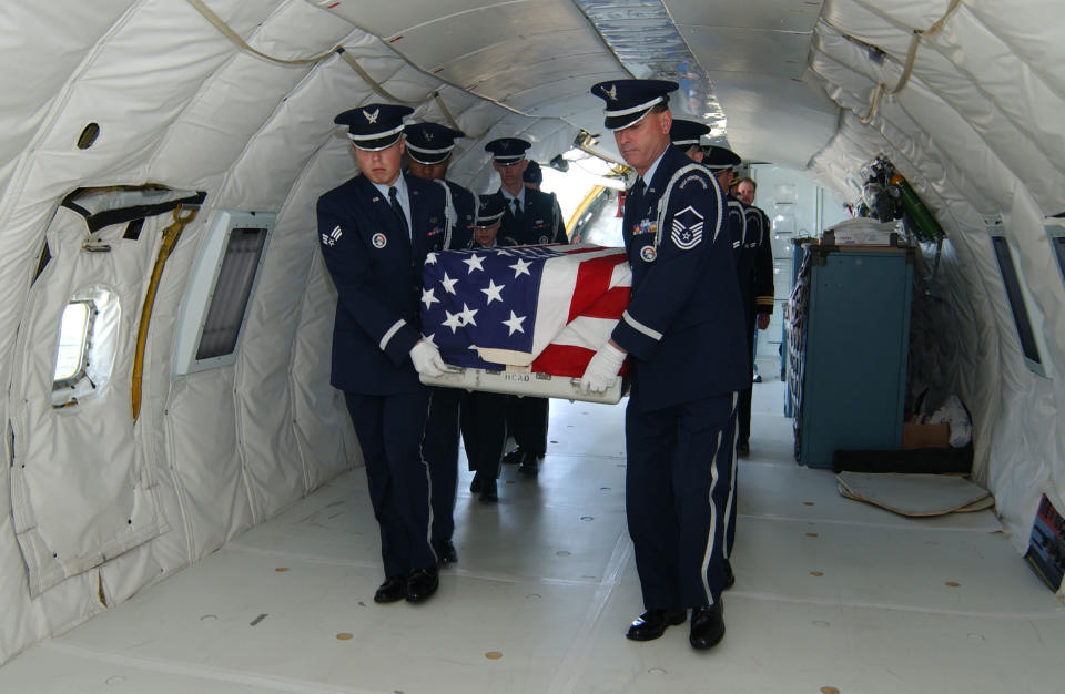 U.S. Air Force Honor Guard members carry the remains of an unidentified crew member of the space shuttle Columbia onto a NASA C-135 aircraft at Barksdale Air Force Base February 12, 2003 in Louisiana. (Photo by Michael A. Kaplan/USAF/Getty Images)