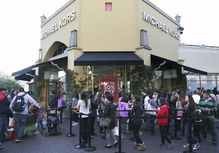 People wait in line to enter a Michael Kors store during day after Christmas sales at Citadel Outlets in Los Angeles, California December 26, 2014. REUTERS/Jonathan Alcorn (UNITED STATES - Tags: BUSINESS)