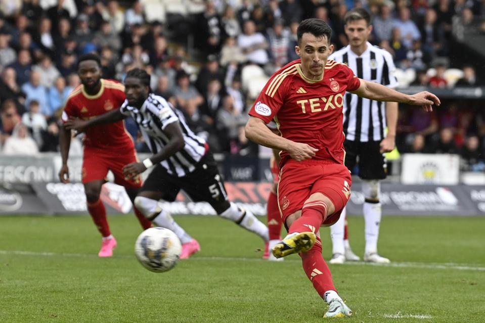 PAISLEY, SCHOTLAND - 27 AUGUSTUS: Bojan Miovski uit Aberdeen scoort een 2-2 gelijkspel tijdens de Cinch Premiership-wedstrijd tussen St Mirren en Aberdeen in het SMiSA Stadion op 27 augustus 2023 in Paisley, Schotland.  (Foto door Rob Casey / SNS Groep)