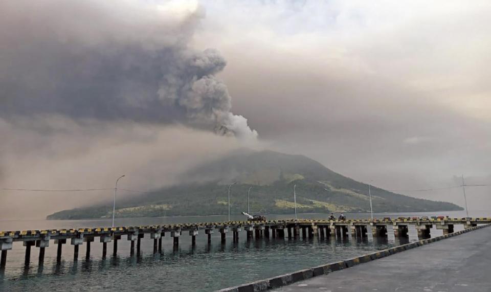 魯仰火山 火山爆發