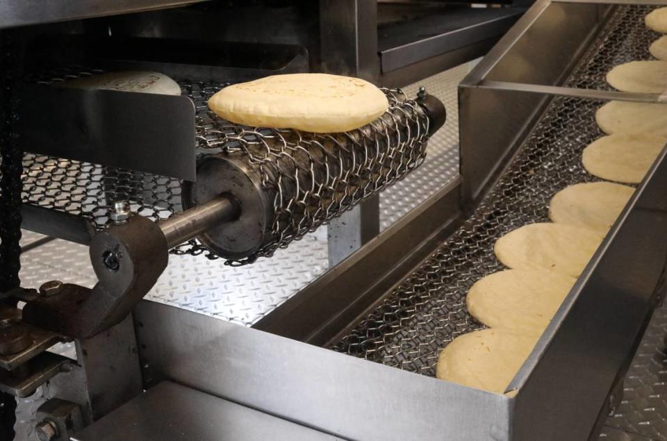 The freshly made tortillas from Tortillería Ortuño in Fresno. It opened its doors at 4542 Belmont Avenue in Fresno on September 10, 2023. This Fresno location is the second branch for Ramiro Ortuño Ortiz and his family, as they had opened two mobile tortillerías in Modesto three years ago. María G. Ortiz-Briones /mortizbriones@vidaenelvalle.com