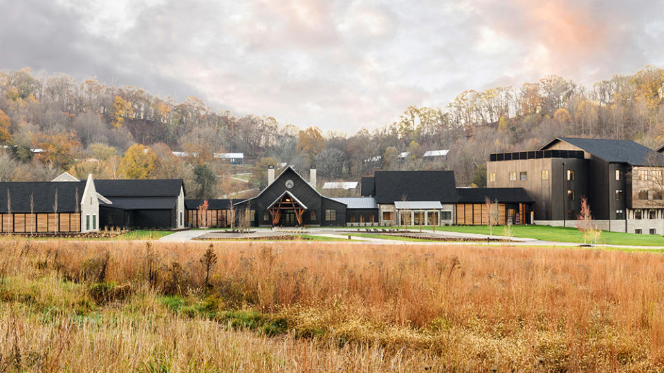 Local design firm 906 Studio Architects created a contemporary version of a classic Tennessee farm. 