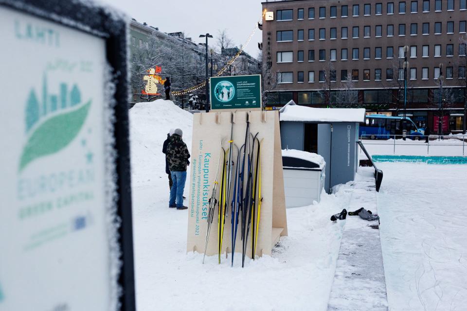 There will be three pick-up points around the cityCity Skis