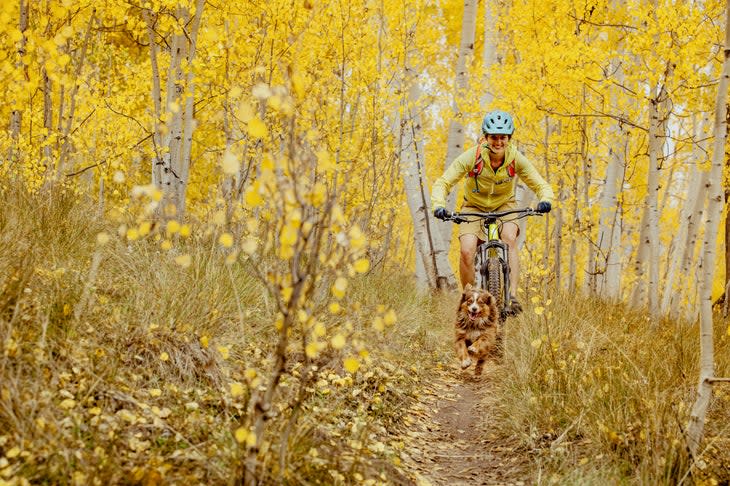 <span class="article__caption">A biker and her dog enjoy singletrack. </span> (Photo: Cavan Images/Cavan via Getty Images)