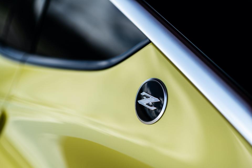 Nissan_Z_Proto_exterior_Badge