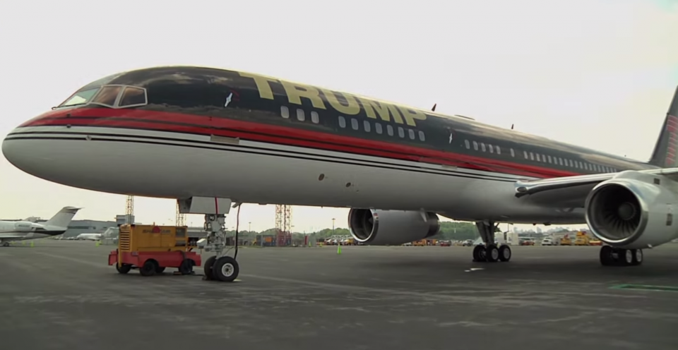 <p>En 2011, Trump recibió el avión de 20 años de antigüedad y gastó mucho dinero para darle sus toques personales. </p>
