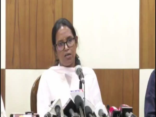 Maharashtra Education Minister, Varsha Gaikwad at the press conference