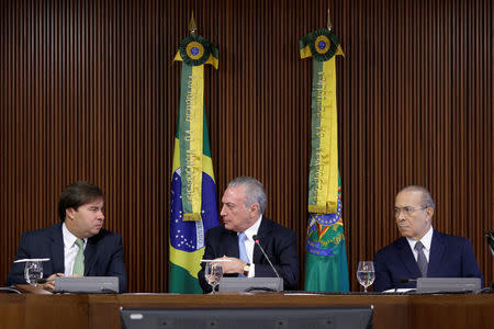 President of the Chamber of Deputies Rodrigo Maia (L) speaks with Brazil's president Michel Temer near Brazil's Chief of Staff Minister Eliseu Padilha (R) during a meeting of the Pension Reform Commission at the Planalto Palace in Brasilia, Brazil, April 11, 2017. REUTERS/Ueslei Marcelino