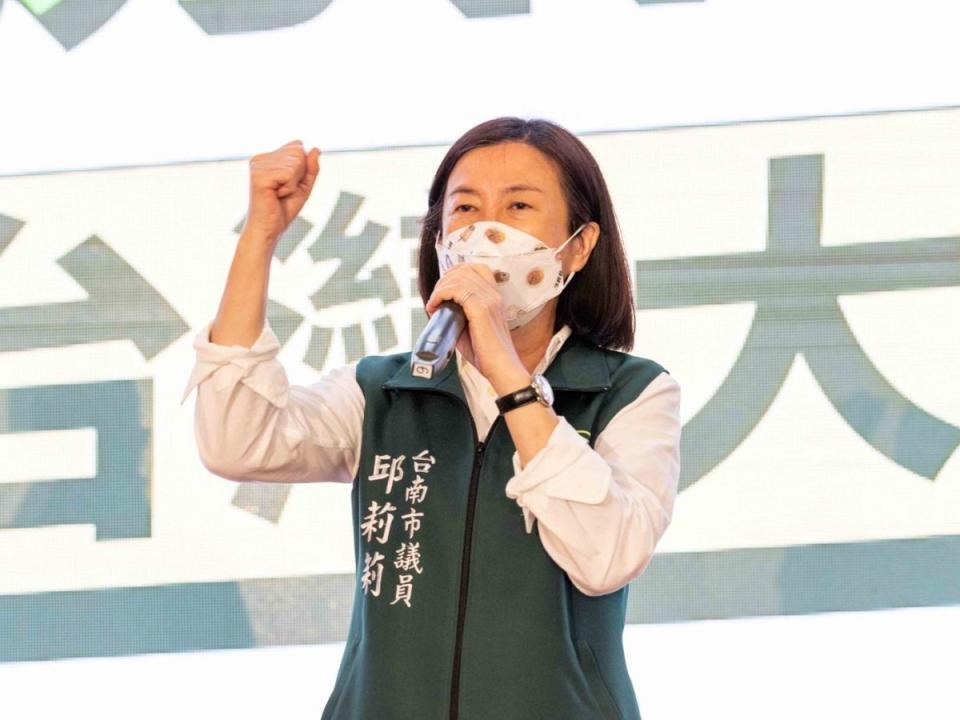 台南市議長賄選案 ，台南地方法院今（29）天下午宣判邱莉莉等10名被告均無罪。（圖：邱莉莉臉書）