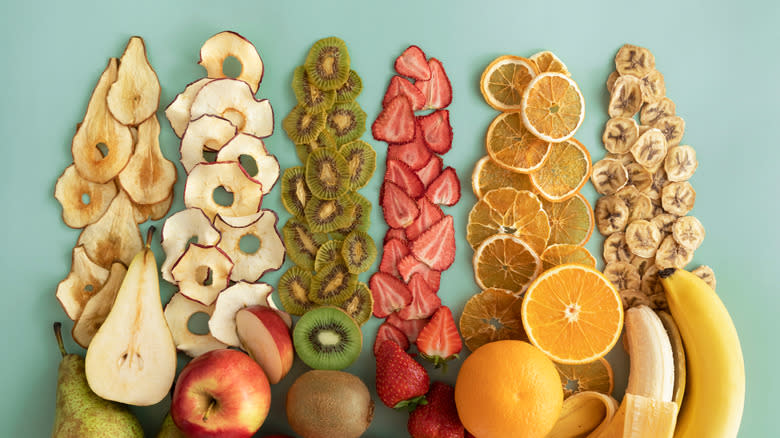 Dehydrated fruits in lines
