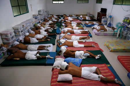 Drug users sleep with their shirts over their heads during siesta at a dormitory for newly arrived patients at Central Luzon Drug Rehabilitation Center in Pampanga province, in northern Philippines, October 7, 2016. REUTERS/Erik De Castro/File Photo