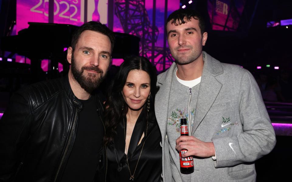 Fred with Snow Patrol's Johnny McDaid (left) and Friends star Courtney Cox at the Brits in 2022