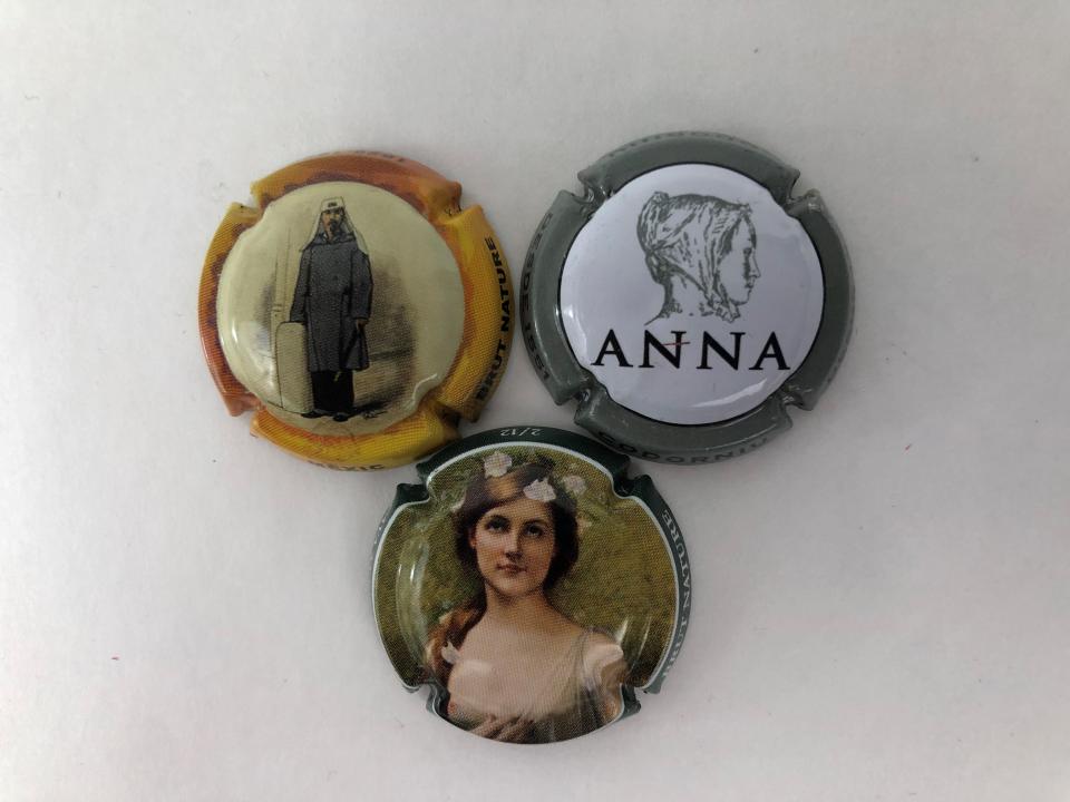 Soda bottle caps have never employed such varied imagery as this.