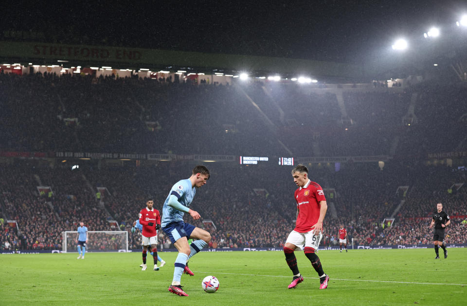 MANCHESTER, ENGLAND - APRIL 05:  Aaron Hickey of Brentford FC takes on Lisandro Martinez of Manchester United during the Premier League match between Manchester United and Brentford FC at Old Trafford on April 05, 2023 in Manchester, England. (Photo by Alex Livesey - Danehouse/Getty Images)