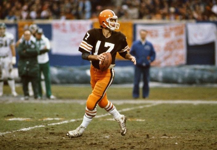 Browns quarterback Brian Sipe in action against the New York Jets at Cleveland Municipal Stadium, Dec. 7, 1980.