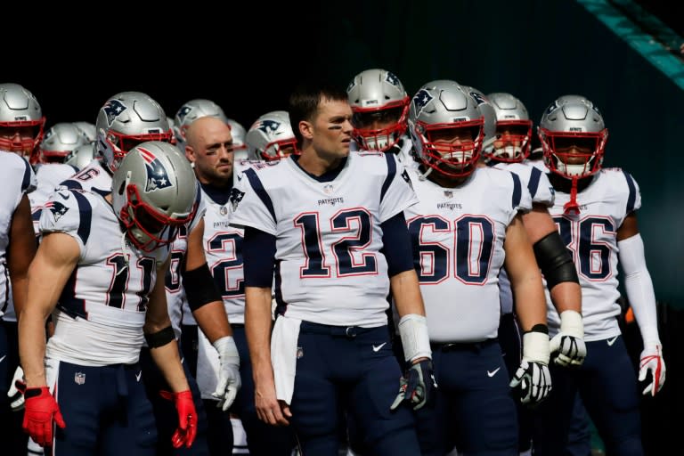 Tom Brady (C) and the New England Patriots seek to clinch a record 10th straight NFL playoff berth when they take on the Steelers in Pittsburgh on Sunday