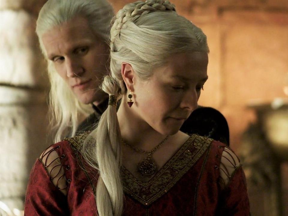 Matt Smith y Emma D’arcy actúan como parientes y amantes en House of the Dragon (HBO/Sky)