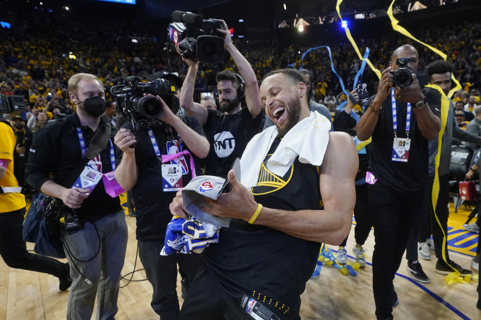 Golden State Warriors guard Stephen Curry celebrates after the Warriors defeated the Dallas Mavericks in Game 5 of the NBA basketball playoffs Western Conference finals in San Francisco, Thursday, May 26, 2022. (AP Photo/Jeff Chiu)