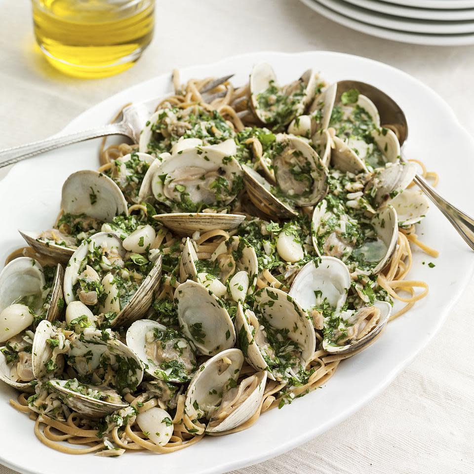 Spaghetti with Garlic & Clam Sauce