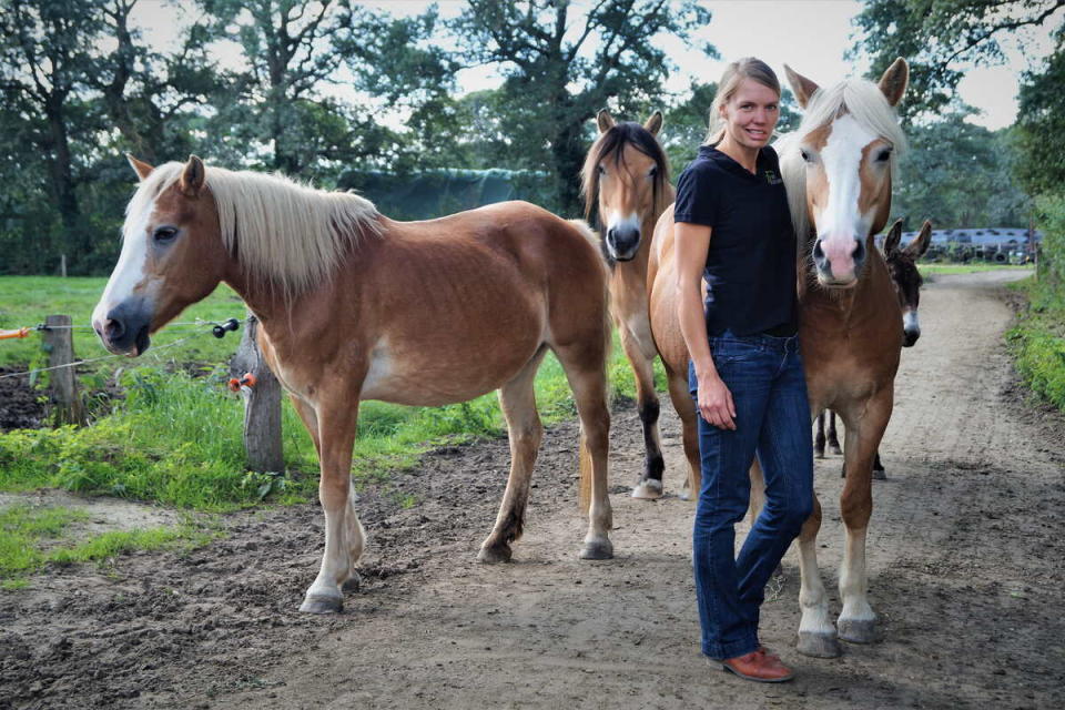 Machte 2017 ihre Leidenschaft zum Beruf: Lena Heselmeyer (32) bietet Reittherapie und Bauernhofpädagogik.