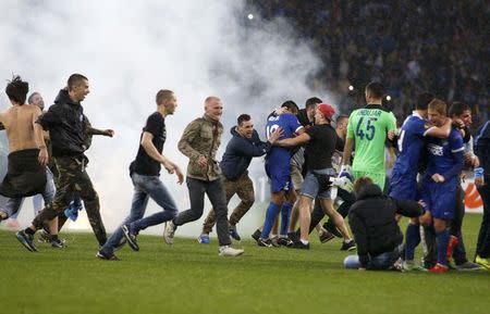 Dnipro Dnipropetrovsk's players and supporters celebrate the victory over Napoli in the Europa League semi-final second leg soccer match at the Olympic stadium in Kiev, Ukraine, May 14, 2015. REUTERS/Valentyn Ogirenko