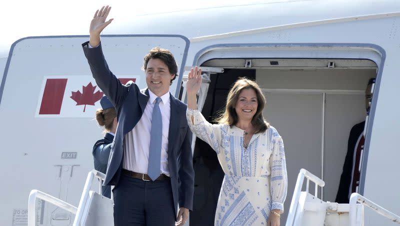 Canada Prime Minister Justin Trudeau and his wife Sophie Grégoire Trudeau arrive at the Felipe Angeles international airport in Zumpango, Mexico, on Monday, Jan. 9, 2023.