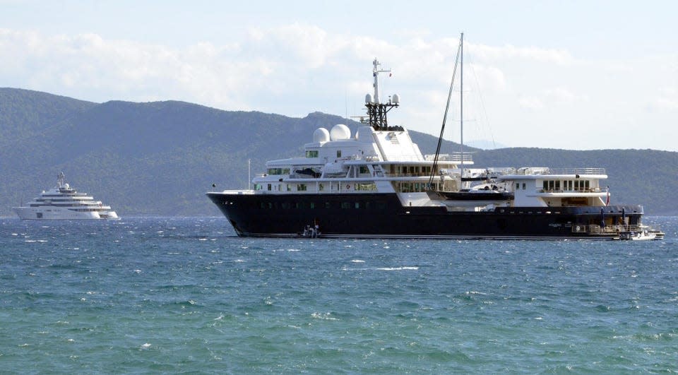 El yate Le Grand Bleu de Eugene Shvidler.