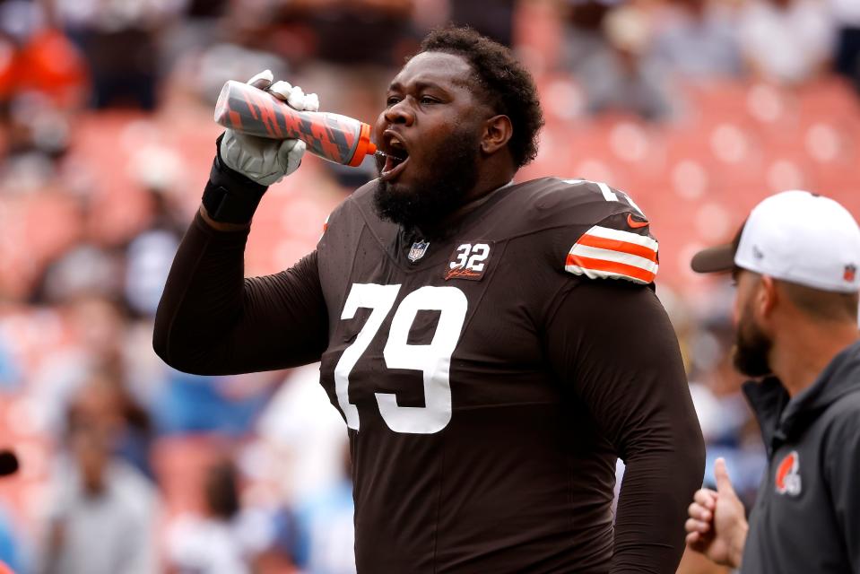 Cleveland Browns offensive tackle Dawand Jones (79) warms up before a game against the Tennessee Titans on Sep. 24 in Cleveland.