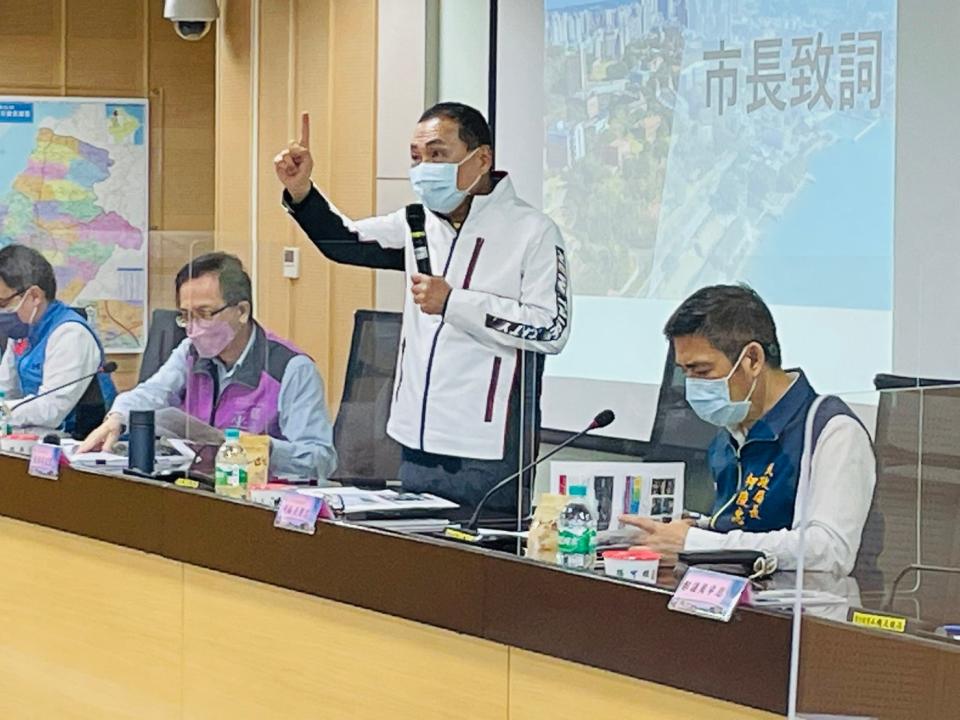 侯友宜參加淡水行動治理。   圖：新北市民政局提供