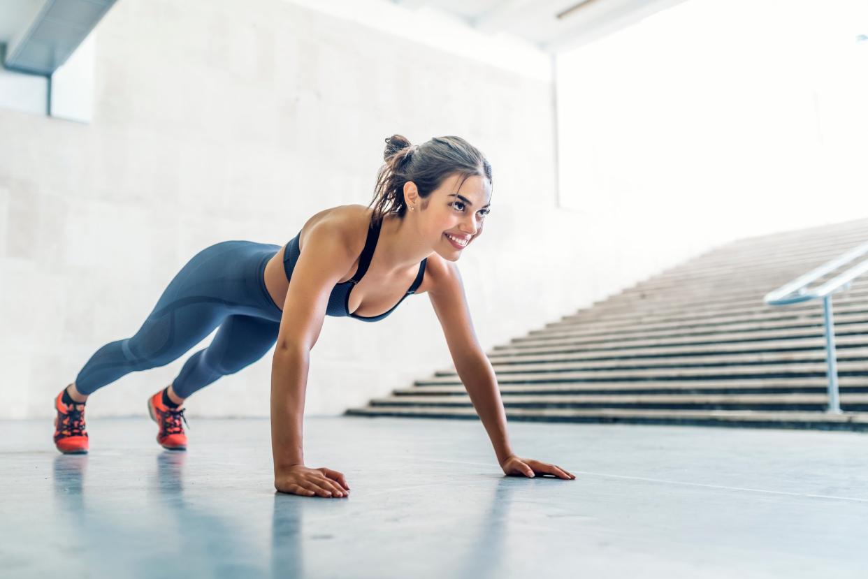 Experten haben Business Insider verraten, welche Übungen sie für das Bauchmuskeltraining empfehlen. Eine davon: Planking. - Copyright: Getty Images