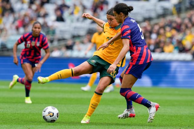 Sam Kerr congratulates Kristie Mewis for making USWNT roster