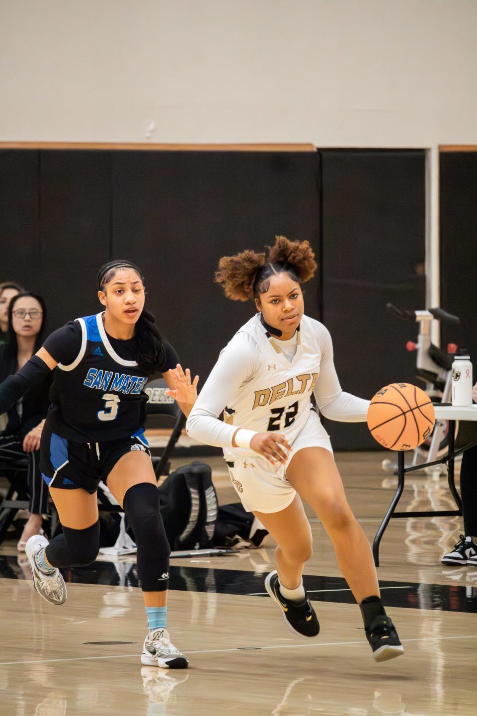 Anyce Jefferson (right) steps onto the court she retrieves the ball from her teammates and runs the ball away from Bulldogs’ Jayonnah Carter (left) during the playoff game at San Joaquin Delta College in Stockton, CA on Mar. 2, 2024.