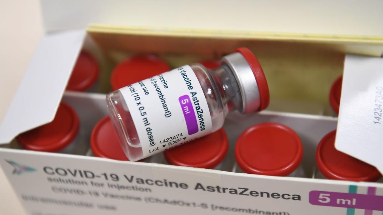 Der Corona-Impfstoff von Astrazeneca bietet laut dem Pharmakonzern nur begrenzten Schutz bei einer mild verlaufenden Infektion mit der südafrikanischen Variante des Virus.