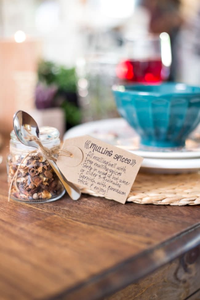 a small, favorsized jar of mulling spices