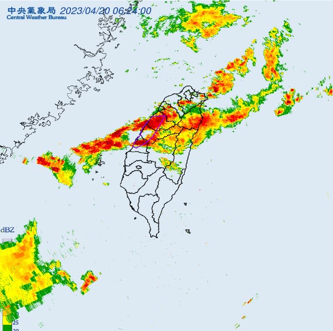 中央氣象局今天清晨發布即時訊息，提醒苗栗、台中、彰化民眾務必小心大雷雨。   圖：翻攝自中央氣象局