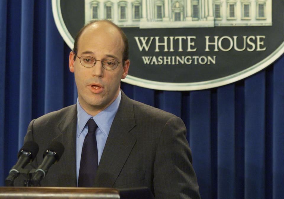 385309 01: White House Press Secretary Ari Fleischer briefs reporters about the shooting that took place behind the White House February 7, 2001 in Washington, DC. A 47 year-old armed gunman was shot outside of the South Lawn fence of the White House and later transported by ambulance to the George Washington University hospital. (Photo by Mark Wilson/Newsmakers)