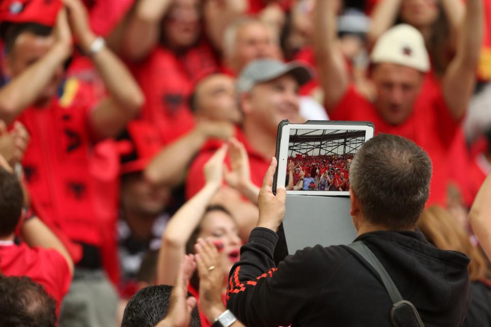 Fans taking pics with iPads is against all reason
