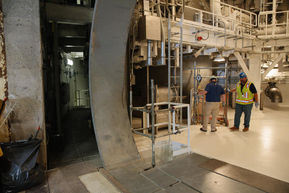 El tanque de contención de la Unidad 4, a la derecha, en el interior de la planta nuclear de Vogtle en Waynesboro, Georgia, el 13 de septiembre de 2023. (Kendrick Brinson/The New York Times)
