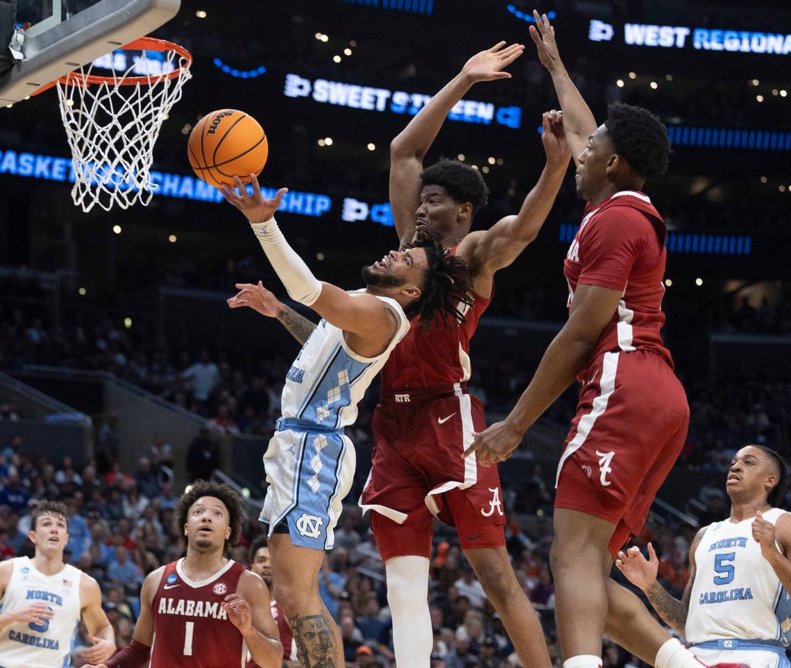 North Carolina’s R.J. Davis (4) drives to the basket between Alabama’s Mohamed Wague (11) and Mouhamed Dioubate (10) in the first half in the NCAA Sweet Sixteen on Thursday, March 28, 2024 at Crypto.com Arena in Los Angeles, CA.