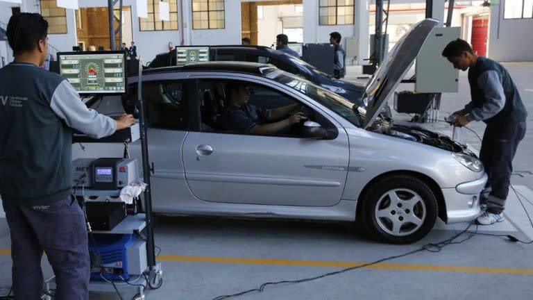 El costo de la Verificación Técnico Vehicular (VTV) pasará de $1362 a $1840 para autos y de $512 a $692 para motos