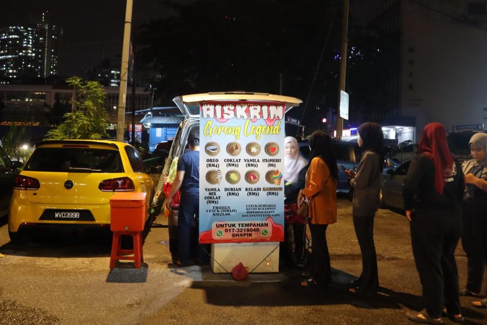 KL Street Food - aiskrim goreng legend stall front