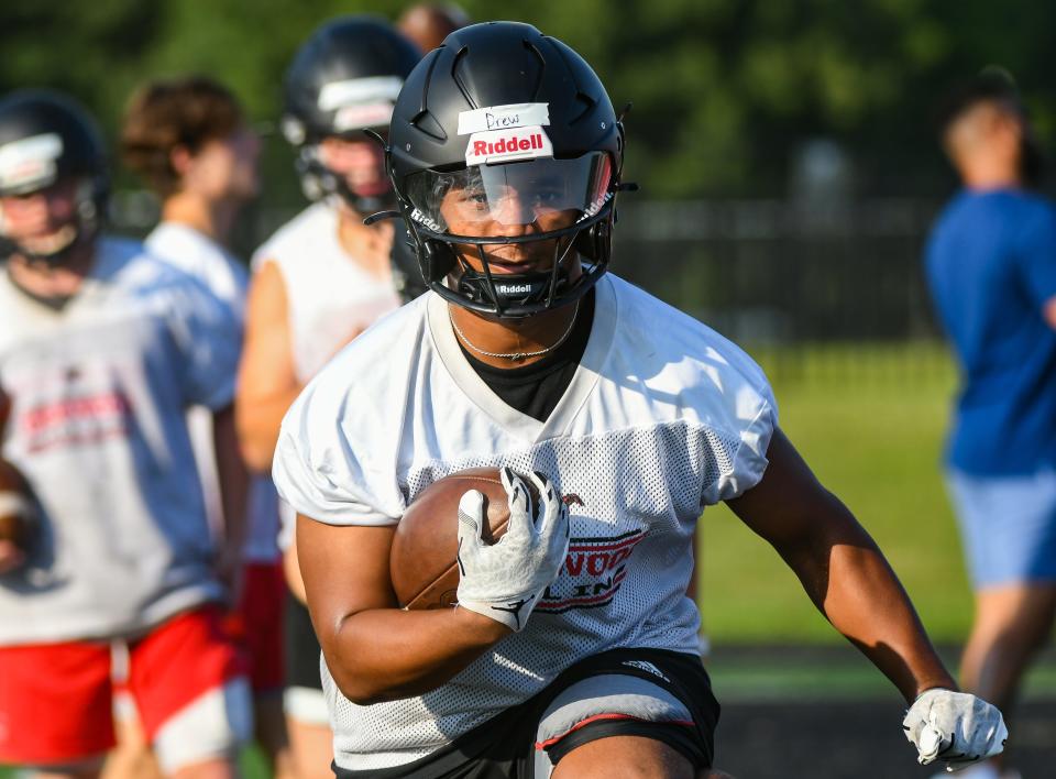Edgewood’s Gabe Drew practices a drill during the first day of football practice at Edgewood on Monday, July 31, 2023.